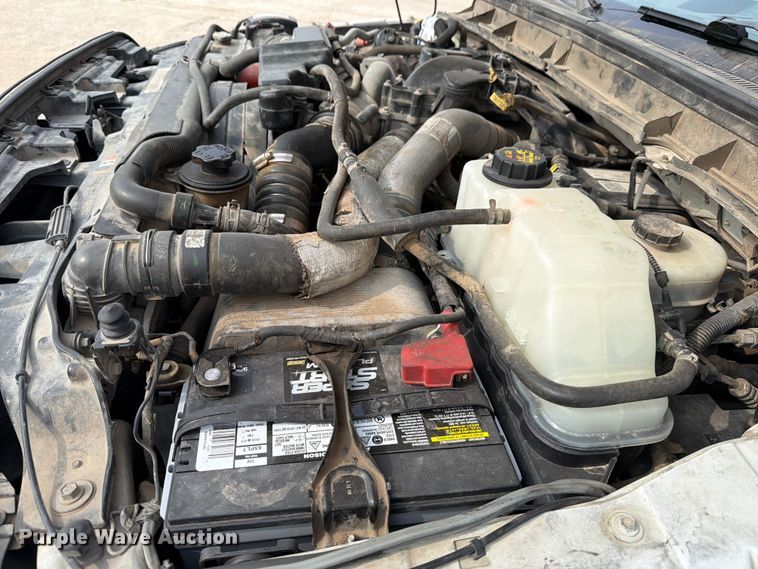 image for item DX5897 2015 Ford F350 Super Duty Crew Cab flatbed pickup truck