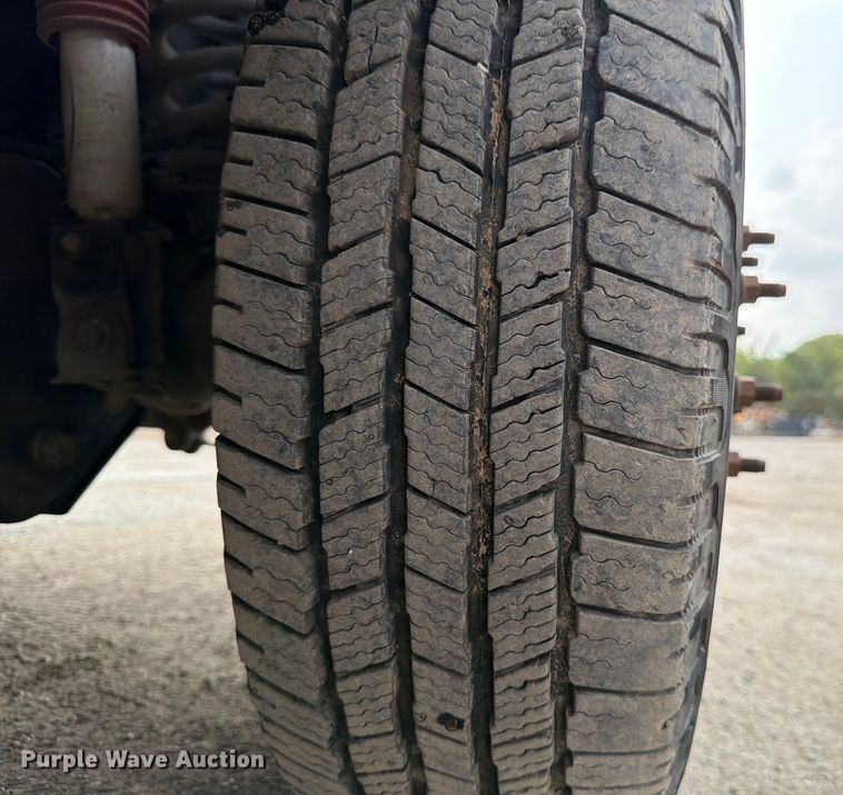 image for item DX5897 2015 Ford F350 Super Duty Crew Cab flatbed pickup truck