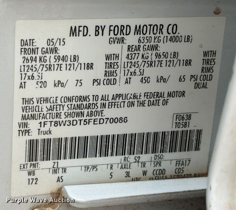 image for item DX5897 2015 Ford F350 Super Duty Crew Cab flatbed pickup truck