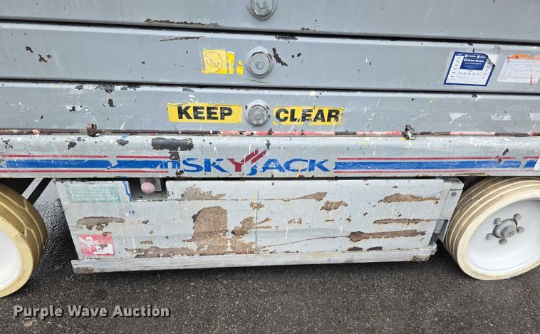 image for item DZ3582 Skyjack SJ111 4632 vertical lift