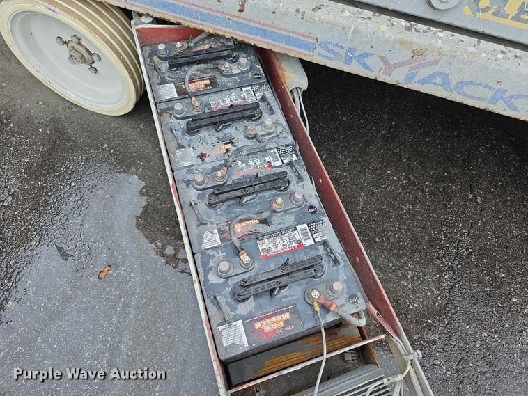 image for item DZ3582 Skyjack SJ111 4632 vertical lift