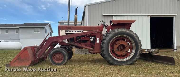 image for item EA2029 1967 International Farmall 656 tractor