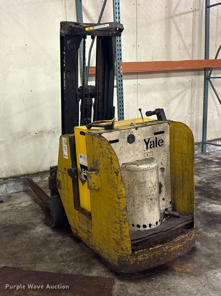 MONTACARGAS YALE NONE