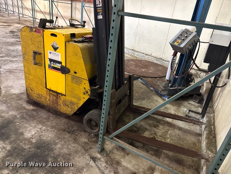 image for item EA2031 Yale forklift