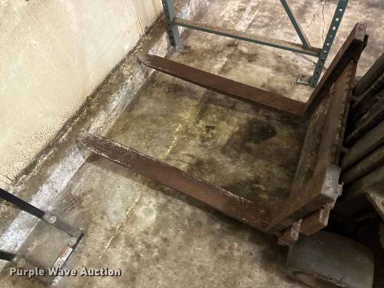 image for item EA2031 Yale forklift