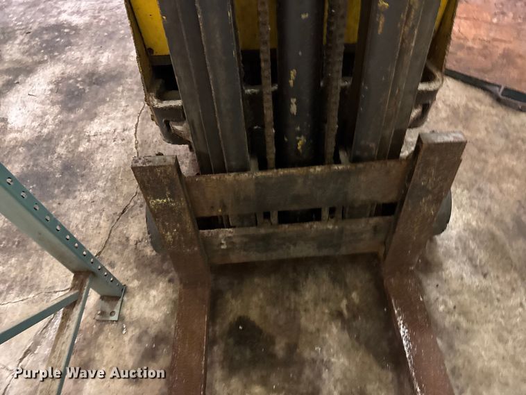 image for item EA2031 Yale forklift