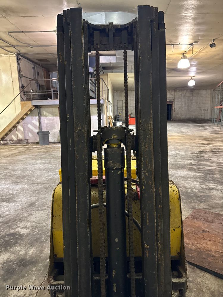 image for item EA2031 Yale forklift