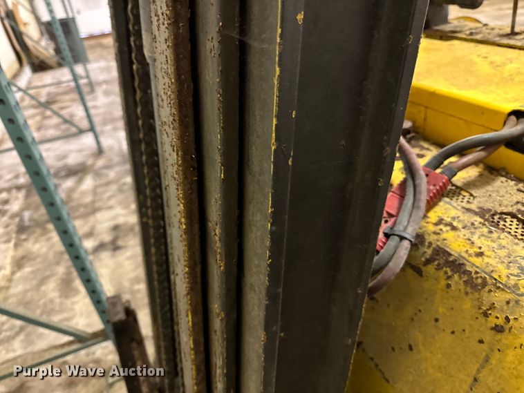 image for item EA2031 Yale forklift