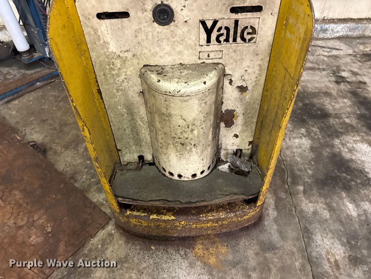 image for item EA2031 Yale forklift