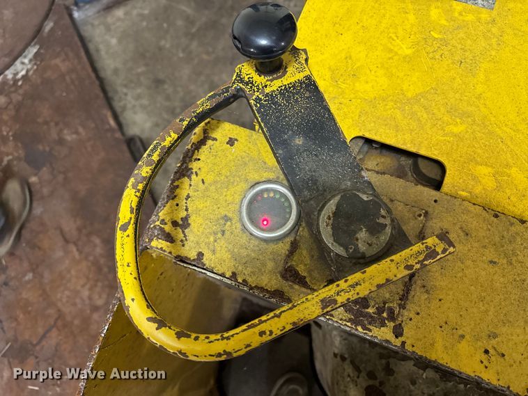 image for item EA2031 Yale forklift