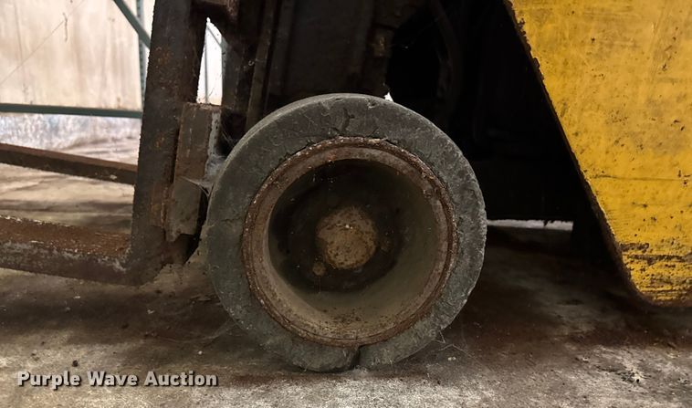 image for item EA2031 Yale forklift