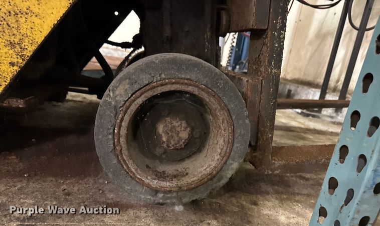 image for item EA2031 Yale forklift