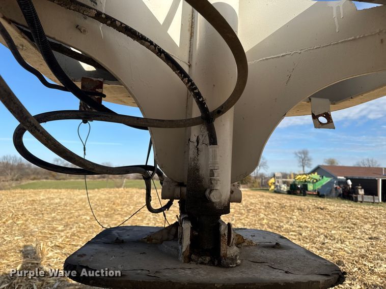 image for item EA2043 1977 Landoll drop tilt deck equipment trailer