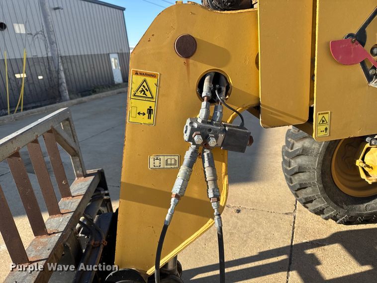 image for item EA2058 2005 Caterpillar TH360B telehandler