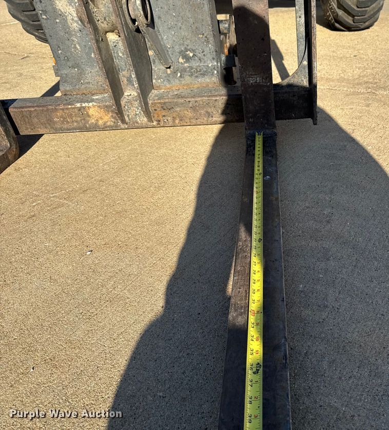 image for item EA2058 2005 Caterpillar TH360B telehandler