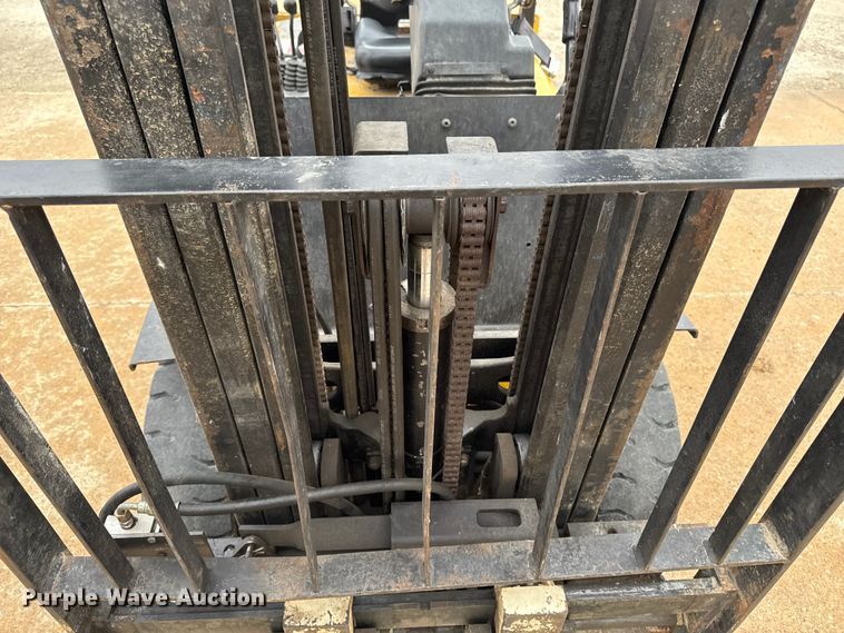 image for item EA2094 Yale GP050RFNUAE084 forklift