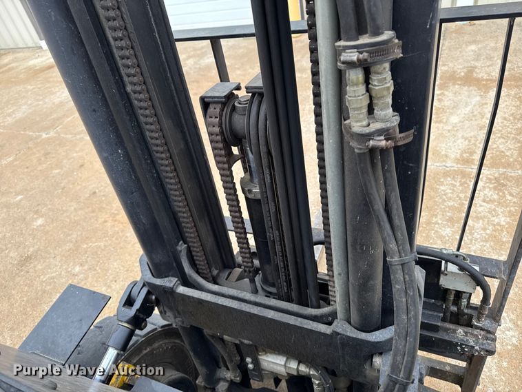 image for item EA2094 Yale GP050RFNUAE084 forklift