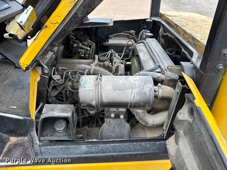 image for item EA2094 Yale GP050RFNUAE084 forklift