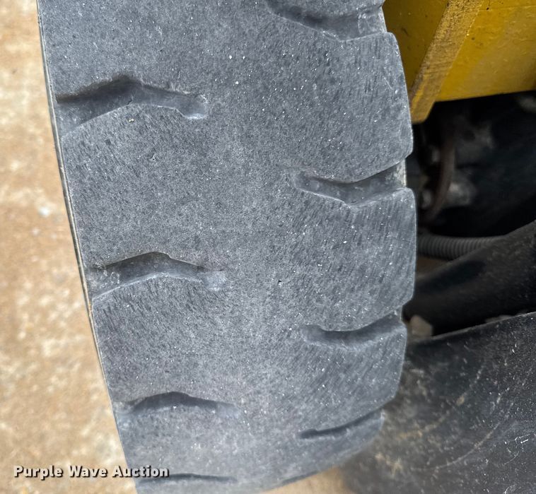 image for item EA2094 Yale GP050RFNUAE084 forklift