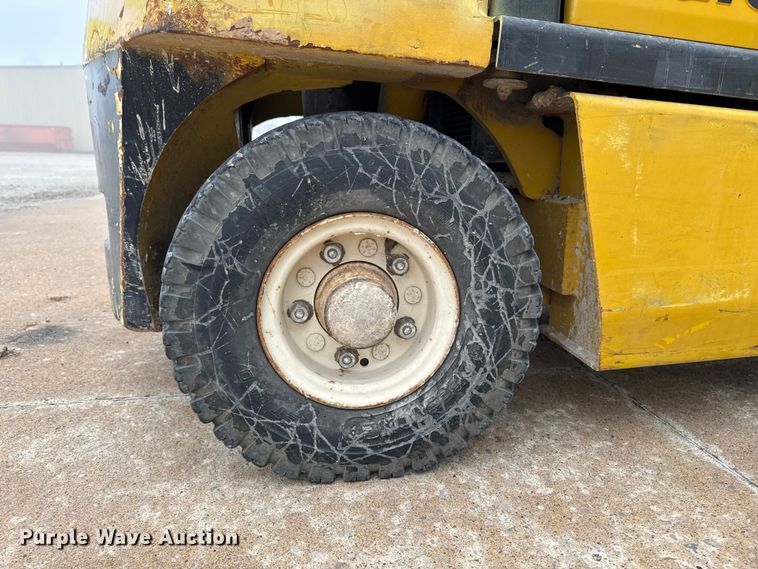 image for item EA2094 Yale GP050RFNUAE084 forklift