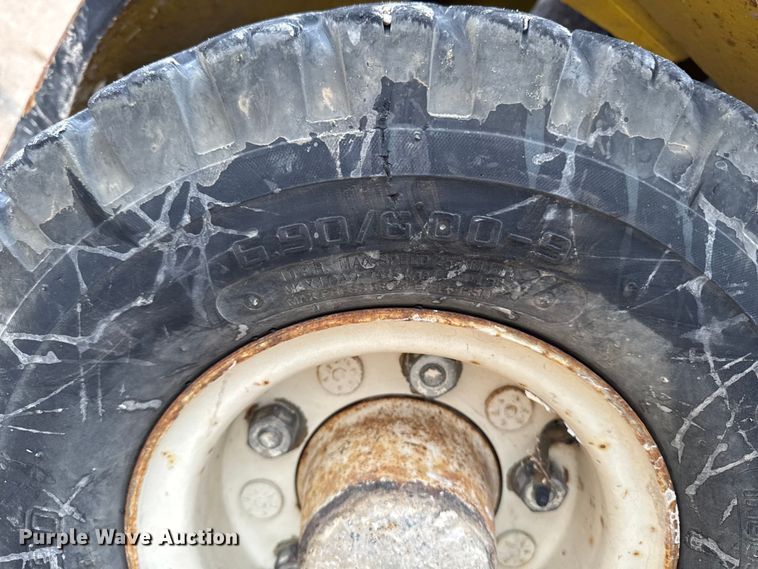 image for item EA2094 Yale GP050RFNUAE084 forklift