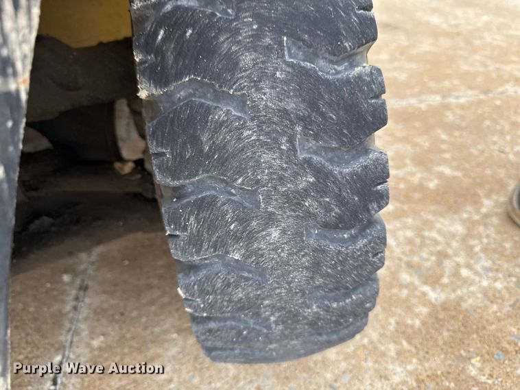 image for item EA2094 Yale GP050RFNUAE084 forklift