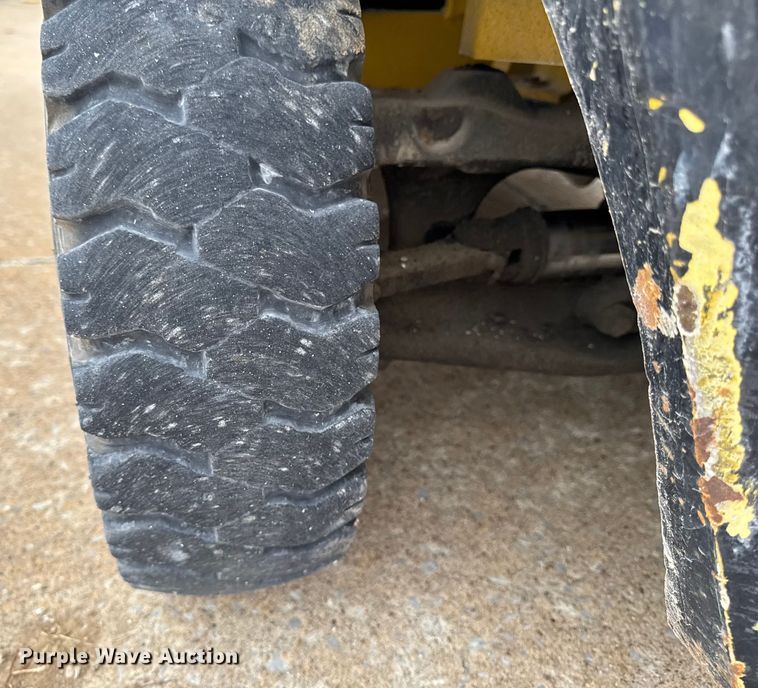 image for item EA2094 Yale GP050RFNUAE084 forklift