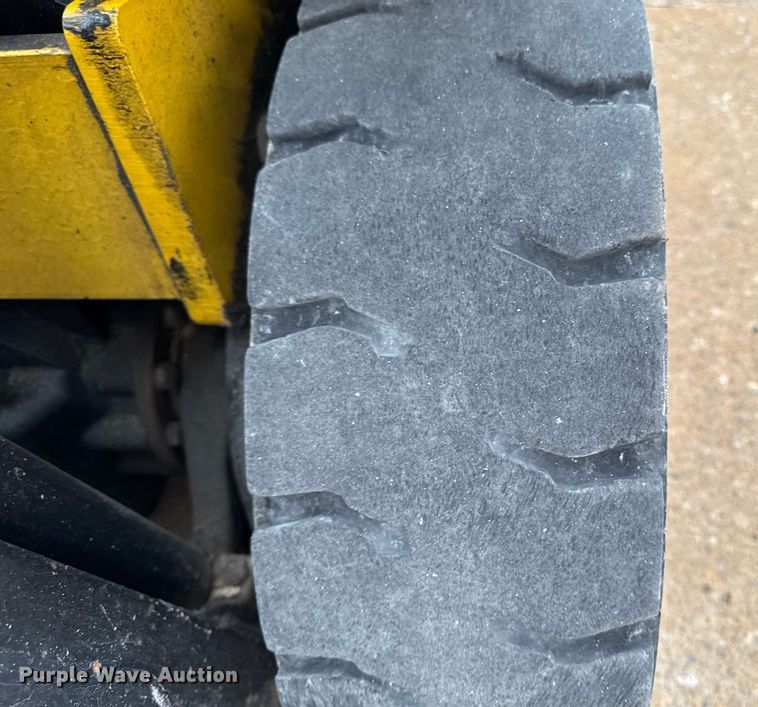 image for item EA2094 Yale GP050RFNUAE084 forklift