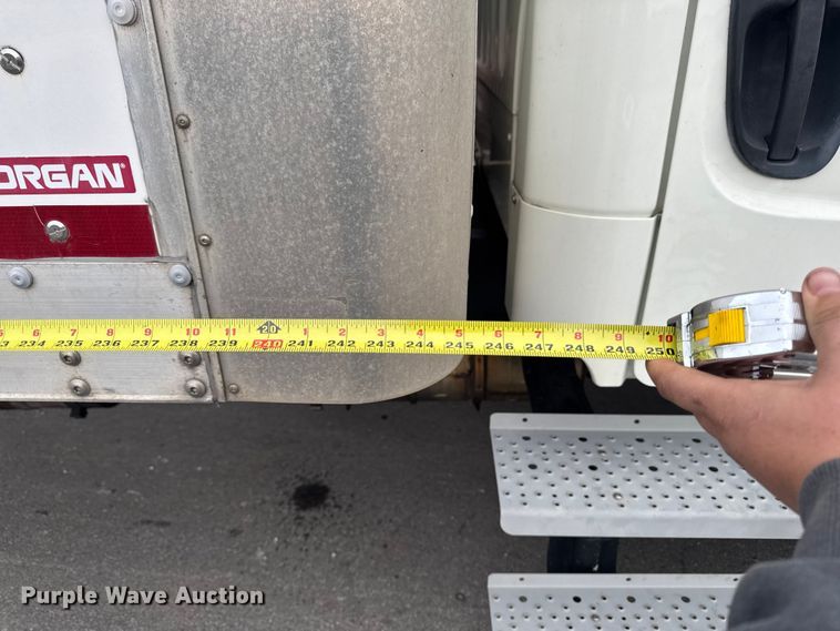 image for item EA2101 2016 Freightliner M2 box truck