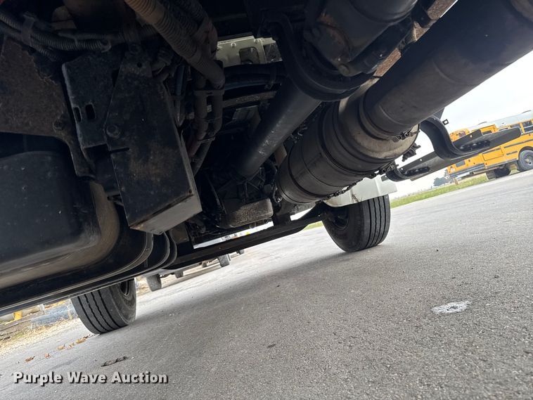 image for item EA2101 2016 Freightliner M2 box truck