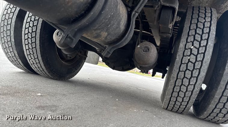 image for item EA2101 2016 Freightliner M2 box truck