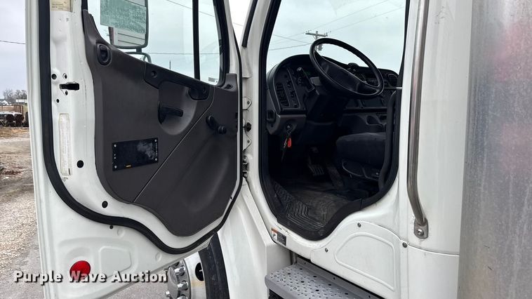 image for item EA2101 2016 Freightliner M2 box truck