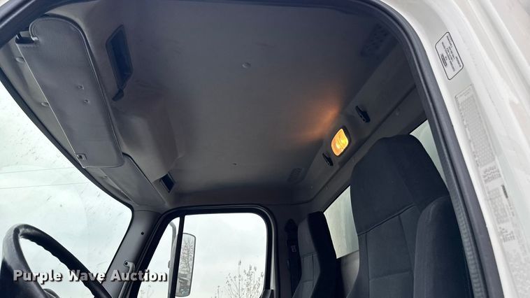 image for item EA2101 2016 Freightliner M2 box truck