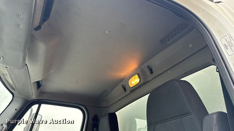 image for item EA2101 2016 Freightliner M2 box truck