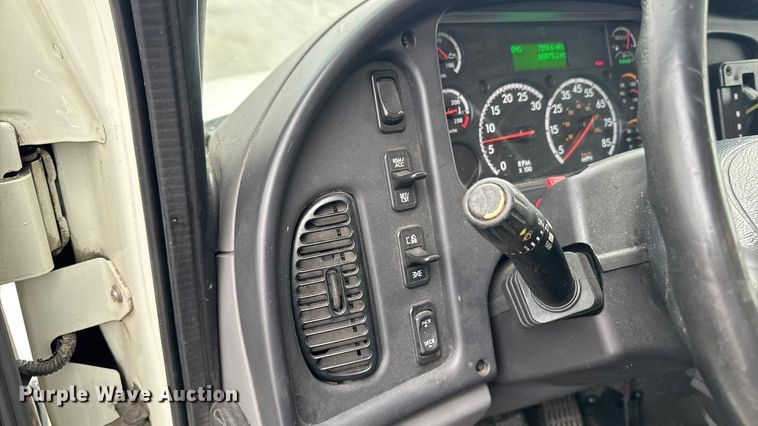 image for item EA2101 2016 Freightliner M2 box truck