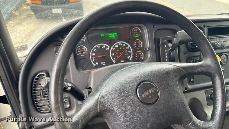 image for item EA2101 2016 Freightliner M2 box truck