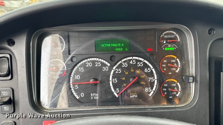 image for item EA2101 2016 Freightliner M2 box truck