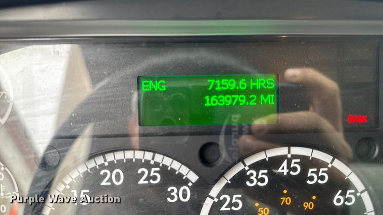 image for item EA2101 2016 Freightliner M2 box truck