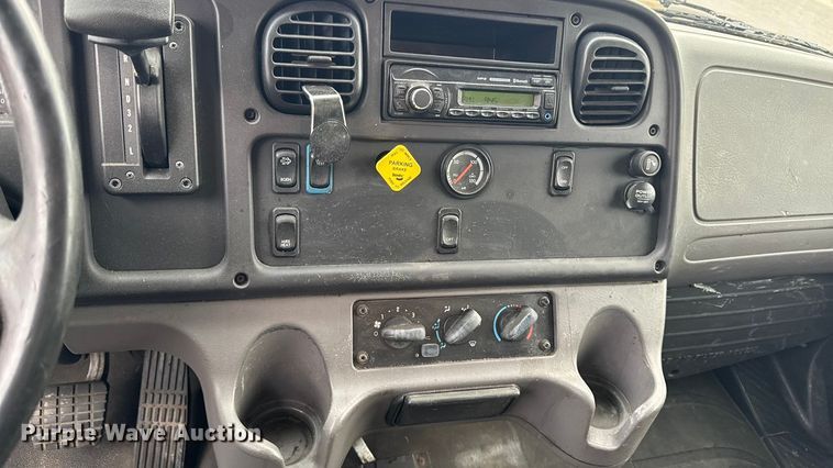 image for item EA2101 2016 Freightliner M2 box truck