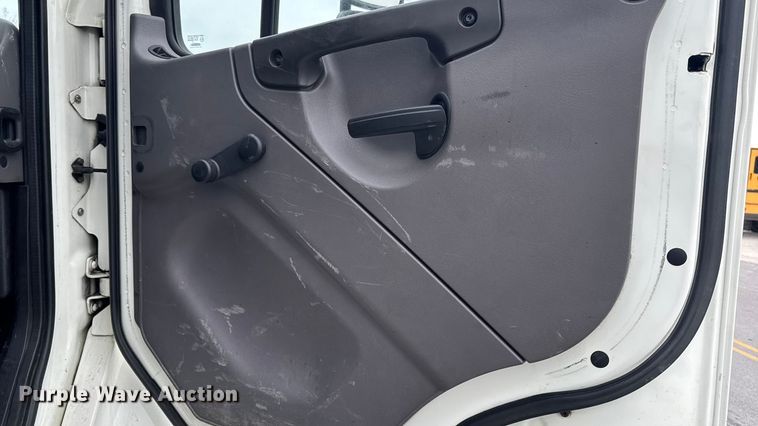 image for item EA2101 2016 Freightliner M2 box truck