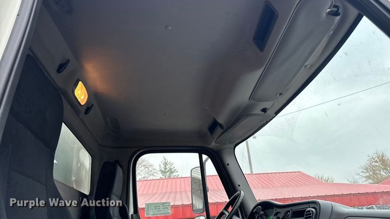 image for item EA2101 2016 Freightliner M2 box truck