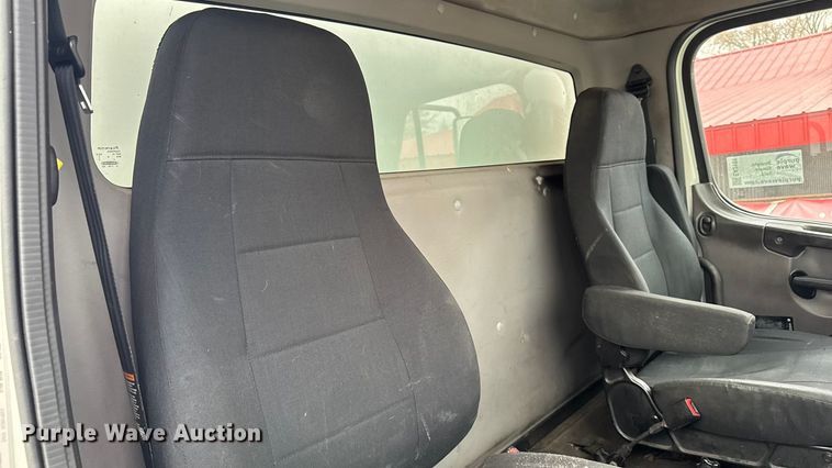 image for item EA2101 2016 Freightliner M2 box truck