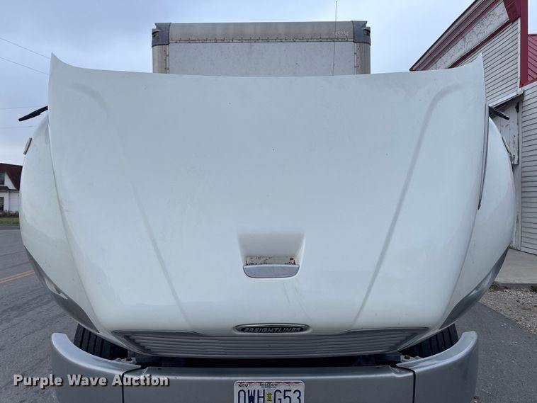 image for item EA2101 2016 Freightliner M2 box truck