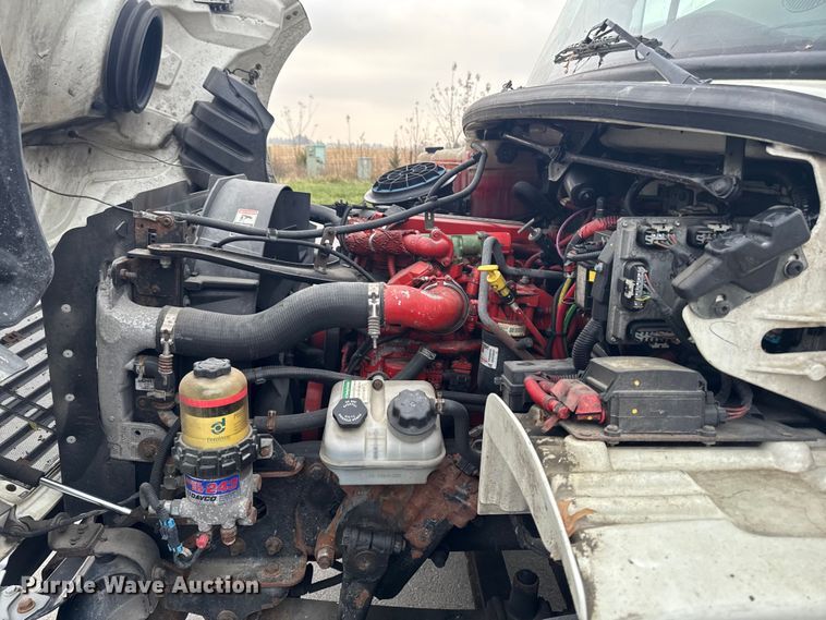 image for item EA2101 2016 Freightliner M2 box truck