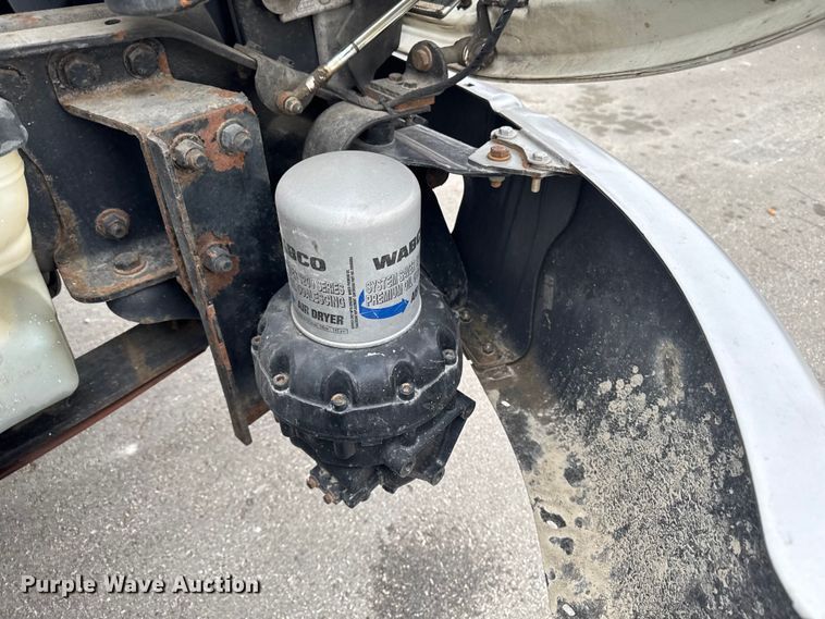 image for item EA2101 2016 Freightliner M2 box truck