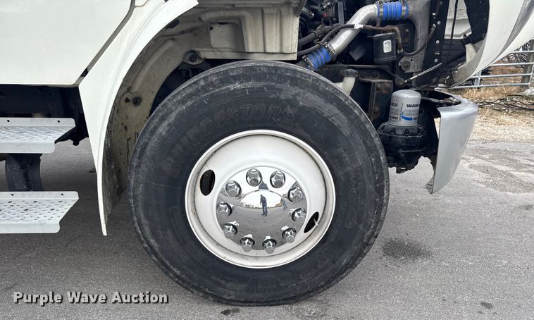 image for item EA2101 2016 Freightliner M2 box truck