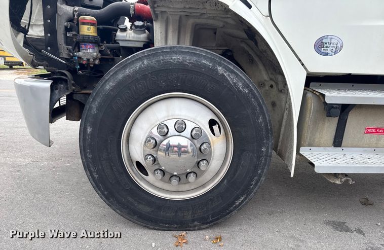 image for item EA2101 2016 Freightliner M2 box truck