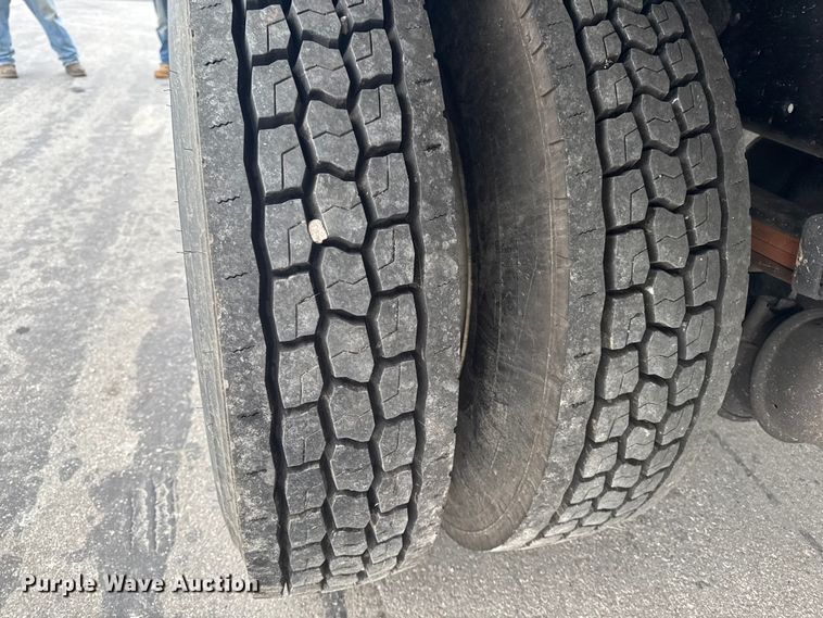 image for item EA2101 2016 Freightliner M2 box truck