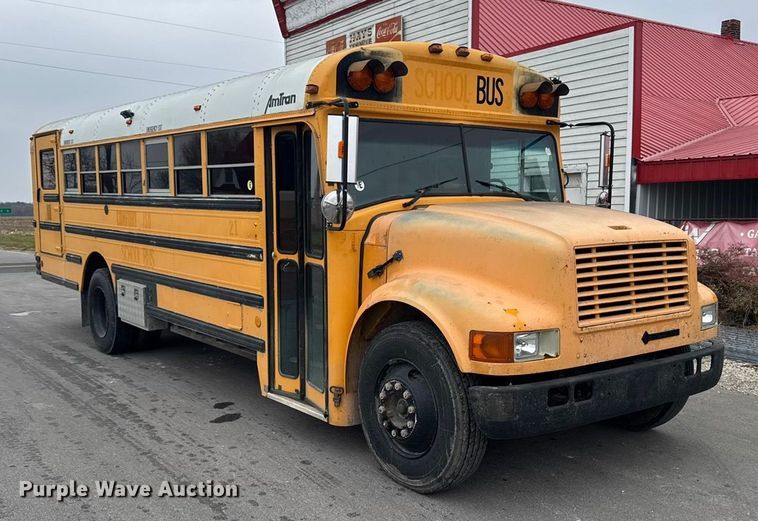 image for item EA2102 1993 International 3800 RV