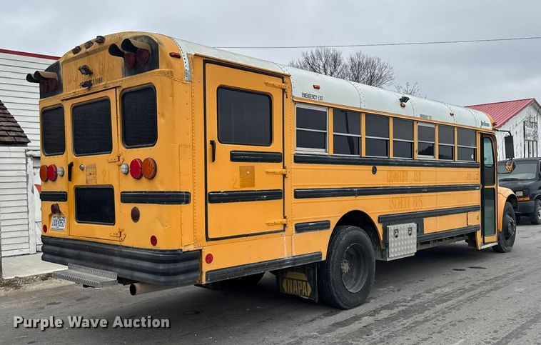 image for item EA2102 1993 International 3800 RV